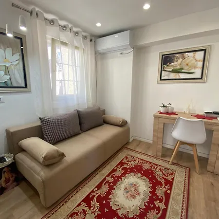 Central Welcoming In * Τίρανα