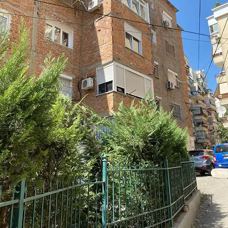 Central Welcoming In * Τίρανα